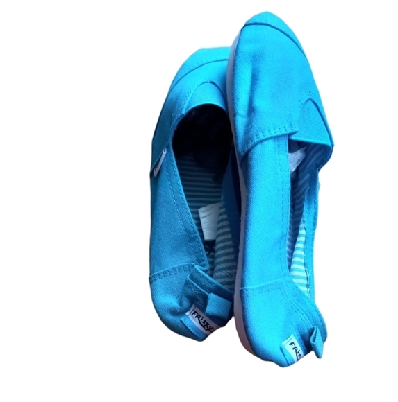 Women’s Bleu canvas Flat slip on Size 8 in Excellent Used Condition - Picture 2 of 8